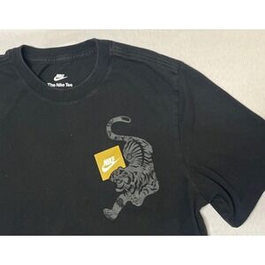 Nike Tiger Japanese Black Graphic T-Shirt Men's Medium Print Front & Back